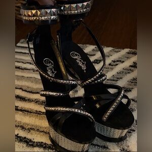 BRAND NEW Pleaser Black and Silver Studded Platform Heels
